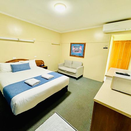 Ardeanal Motel West Wyalong Esterno foto