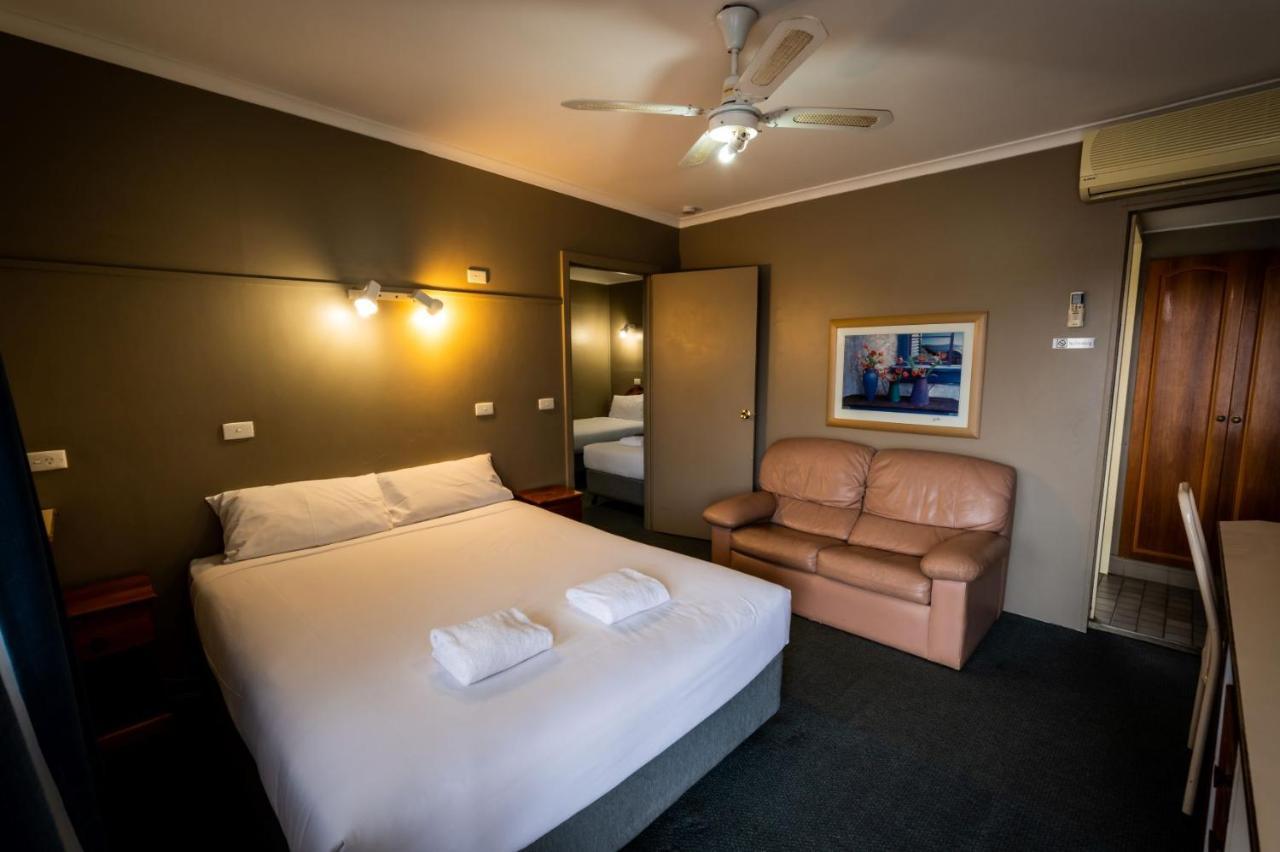 Ardeanal Motel West Wyalong Esterno foto