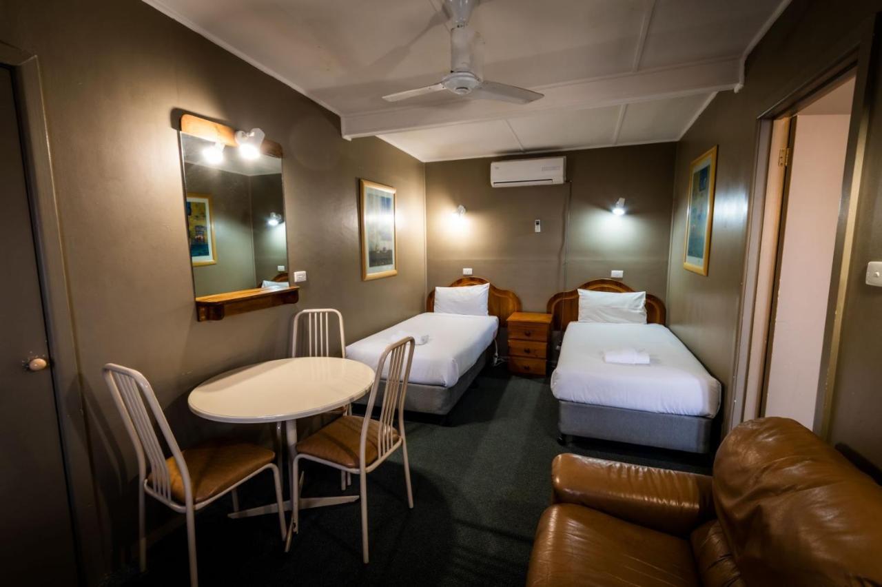Ardeanal Motel West Wyalong Esterno foto