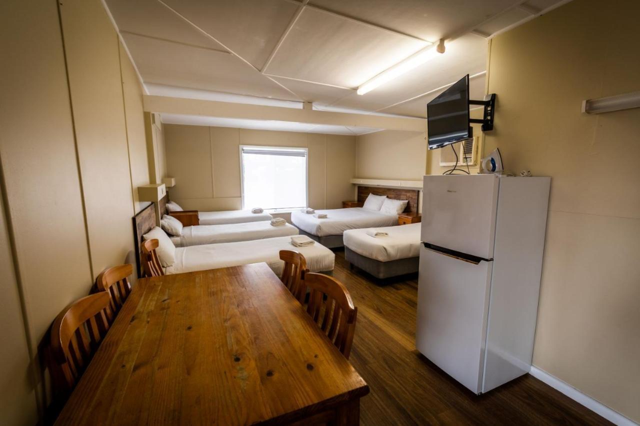 Ardeanal Motel West Wyalong Esterno foto