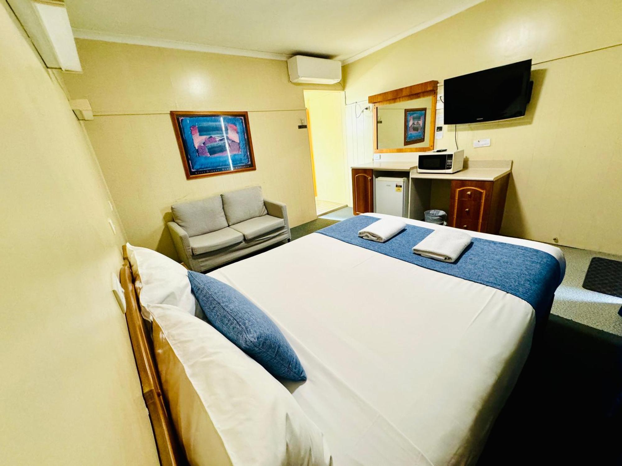 Ardeanal Motel West Wyalong Esterno foto