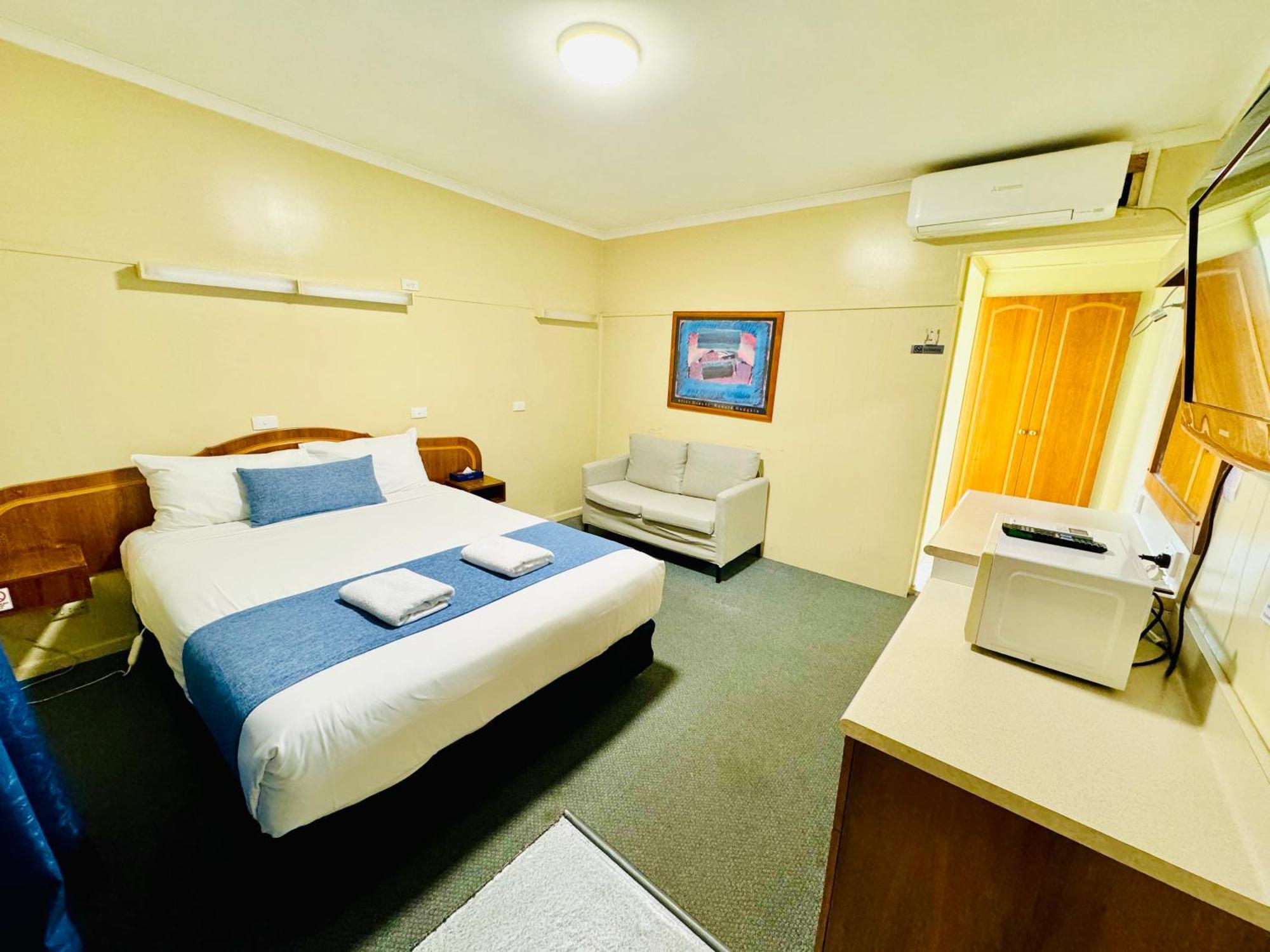 Ardeanal Motel West Wyalong Esterno foto