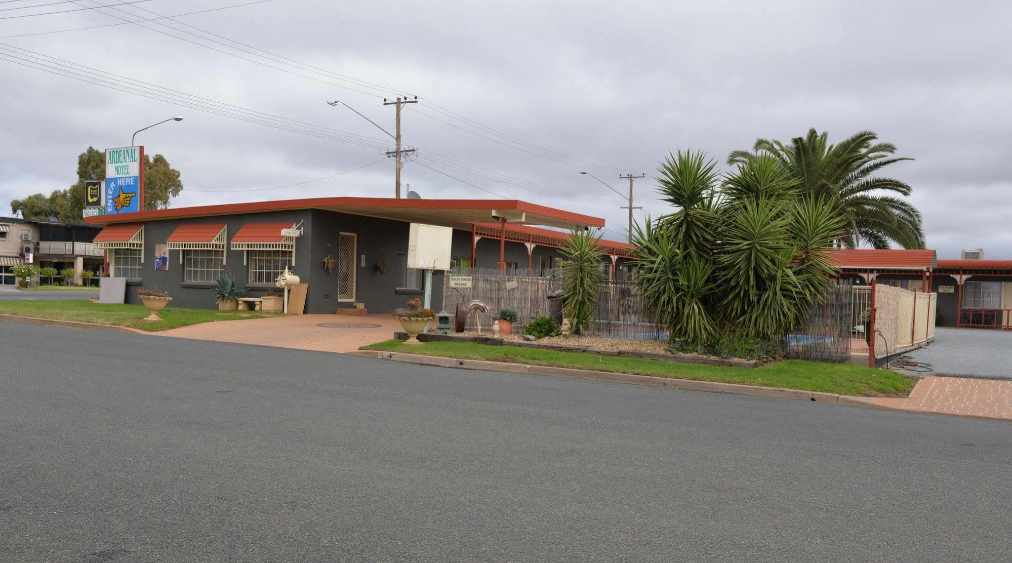 Ardeanal Motel West Wyalong Esterno foto