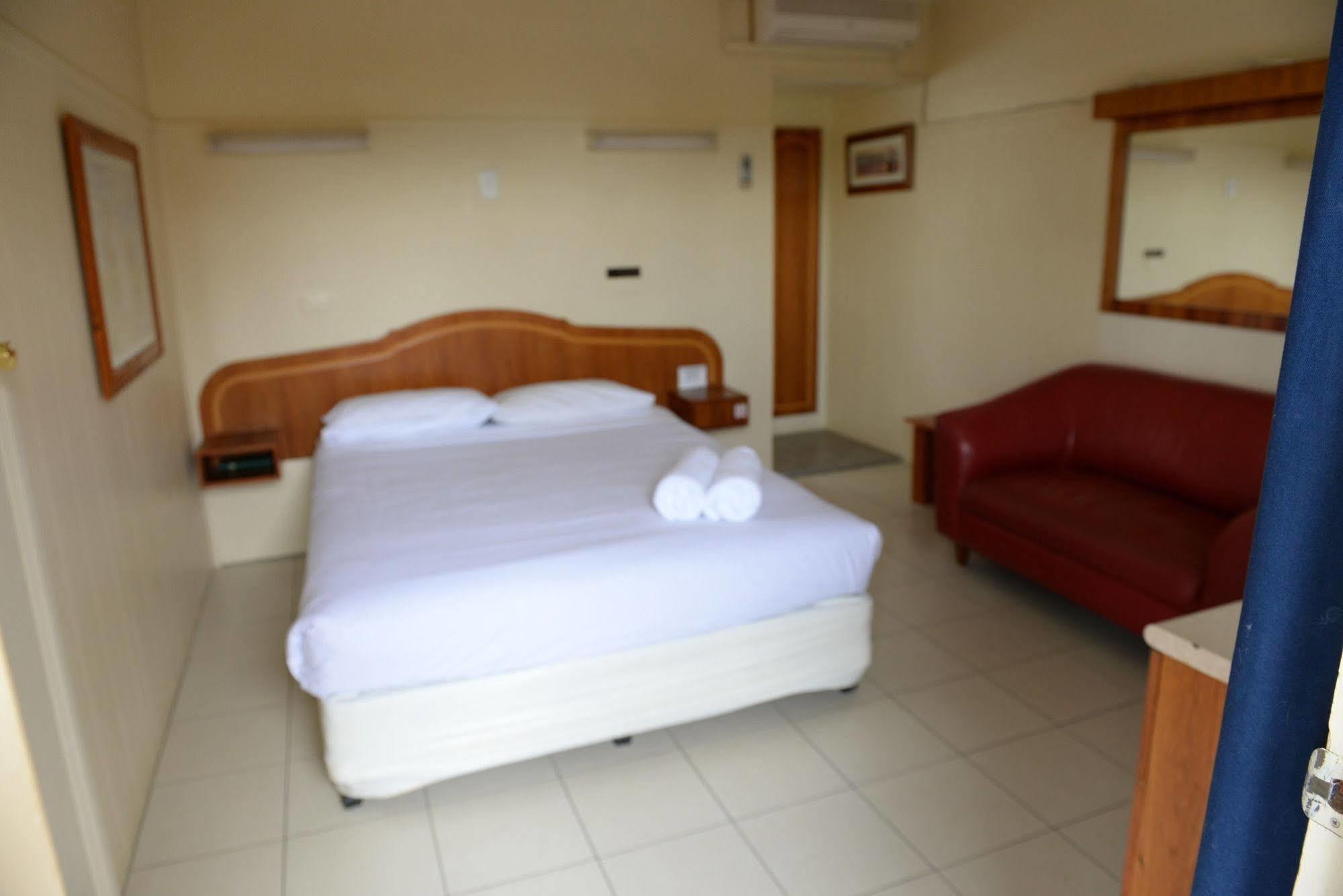 Ardeanal Motel West Wyalong Esterno foto